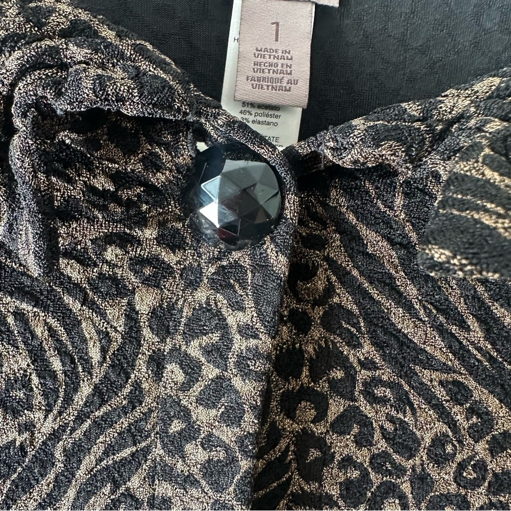 Chico’s Easywear Swing Jacket Size 1 Medium Animal Print Button Foil Wire Collar - Picture 5 of 9